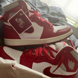 Women JORDAN Sneakers.